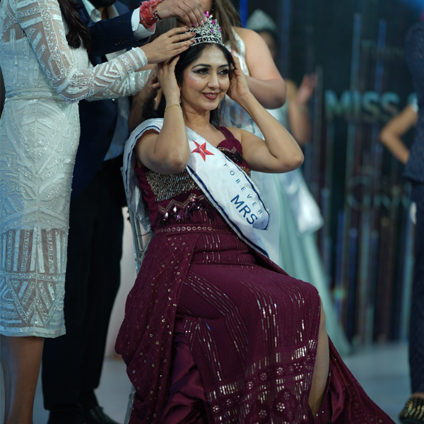 Mrs India 2021 Runner Up Hinal Shah Jain