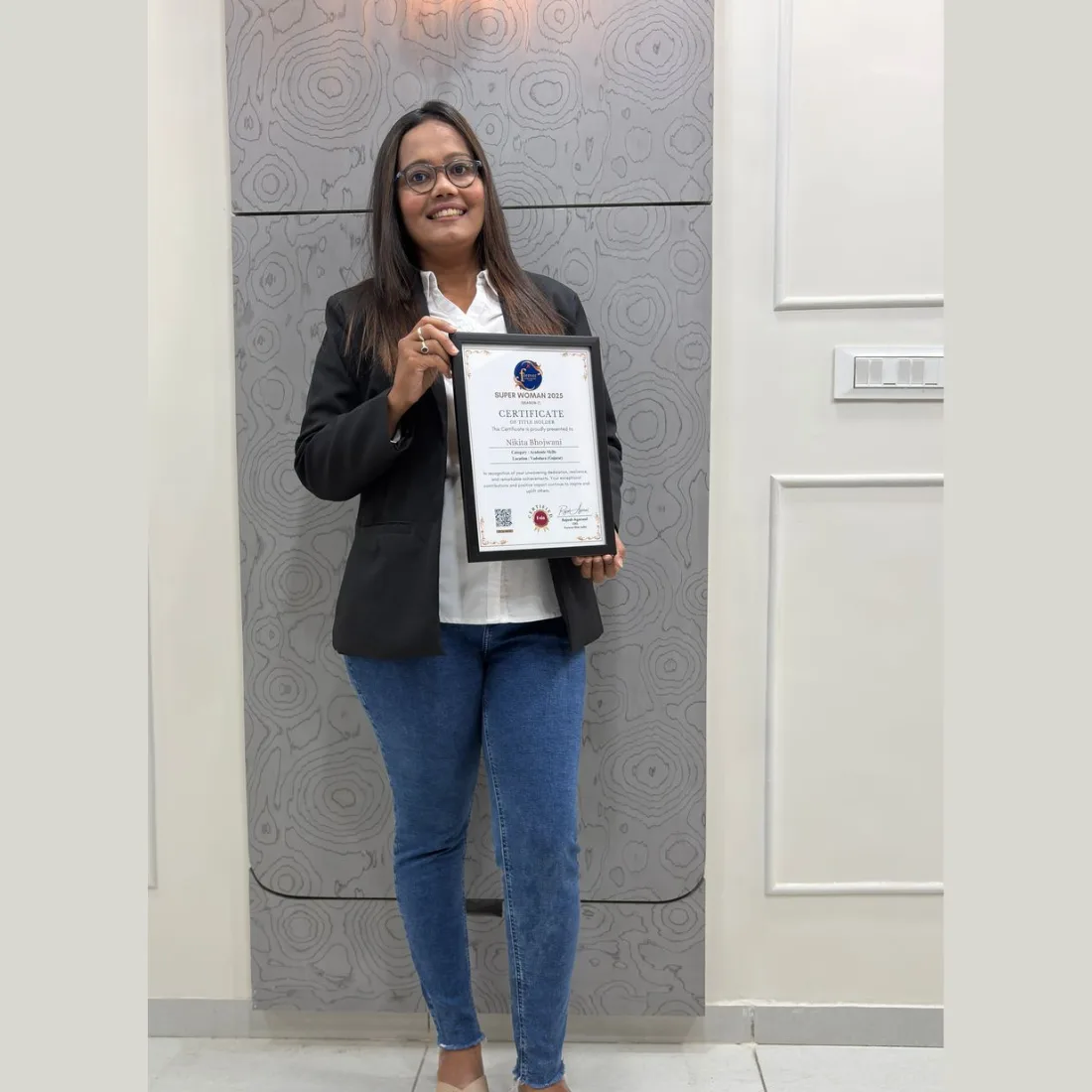 Nikita Bhojwani: Vadodara’s Star Educator Wins Super Woman 2025 Title for Academic Skills - Bolly Orbit