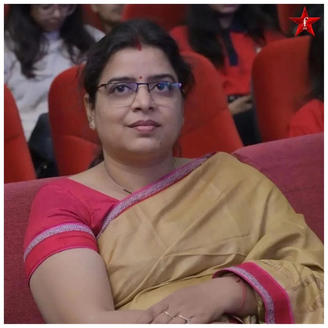Rashmi Swarnakar Wins Super Woman 2025 – Empowering 10,000+ Students in Classical Music, Kathak, and Fine Arts - Utkarsh News